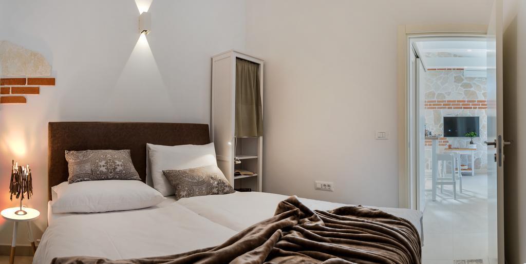 Arka Trogir Apartments - เซเกต วรันยีชา ภายนอก รูปภาพ