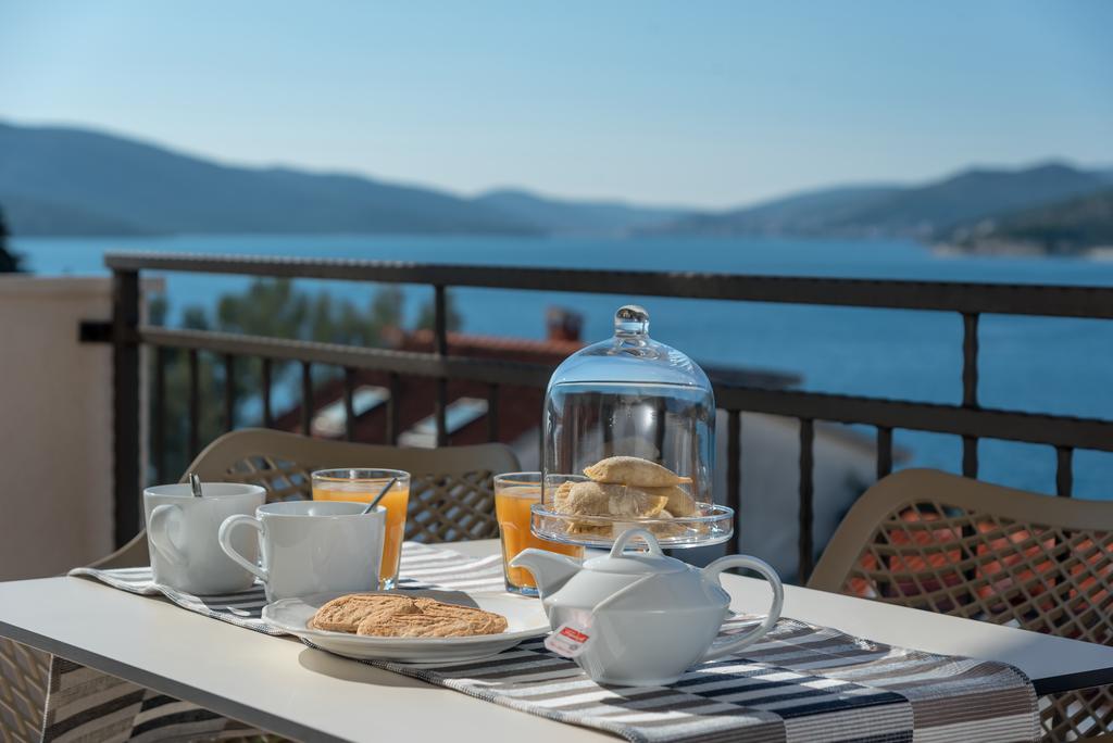 Arka Trogir Apartments - เซเกต วรันยีชา ภายนอก รูปภาพ