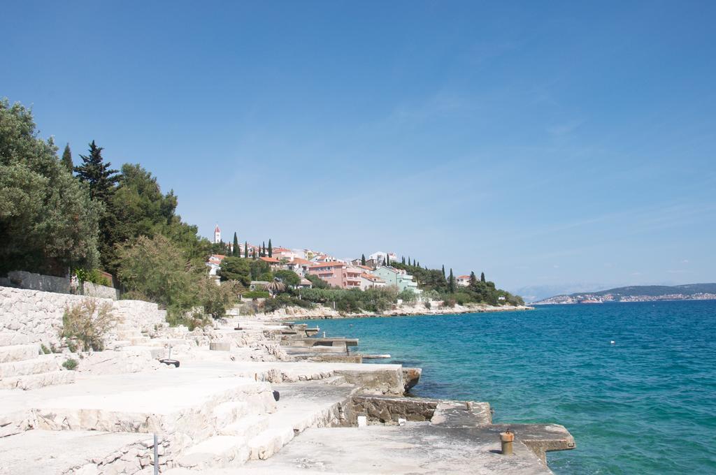 Arka Trogir Apartments - เซเกต วรันยีชา ภายนอก รูปภาพ