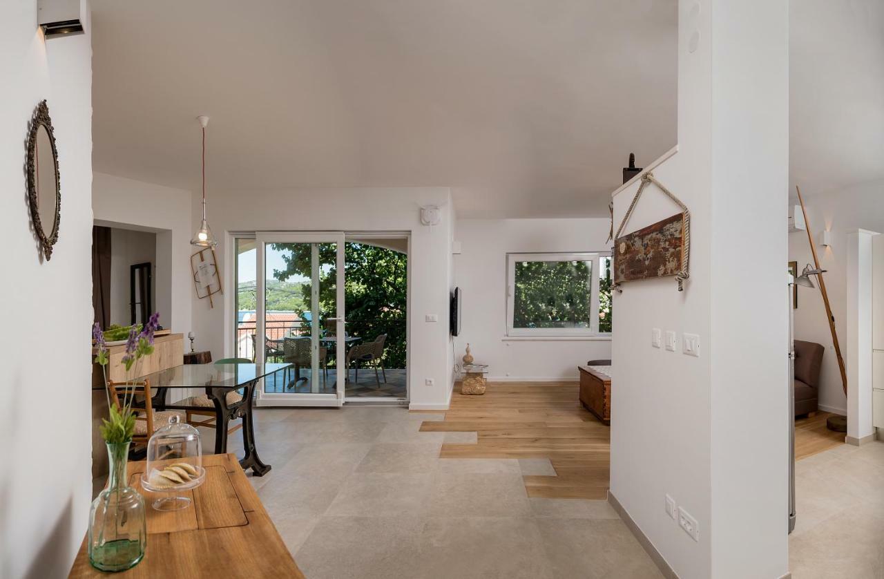 Arka Trogir Apartments - เซเกต วรันยีชา ภายนอก รูปภาพ