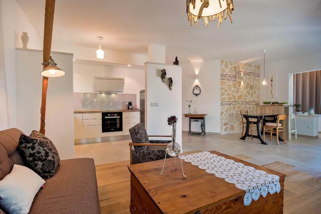 Arka Trogir Apartments - เซเกต วรันยีชา ภายนอก รูปภาพ